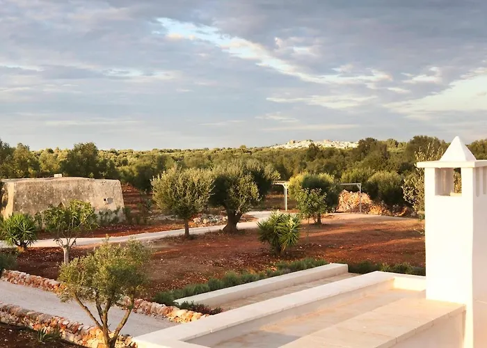 With Pool At Ostuni וילה קרוביניו