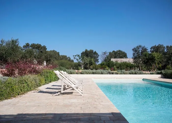 With Pool At Ostuni וילה קרוביניו