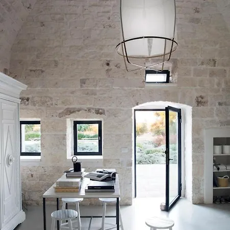 With Pool At Ostuni 빌라 *