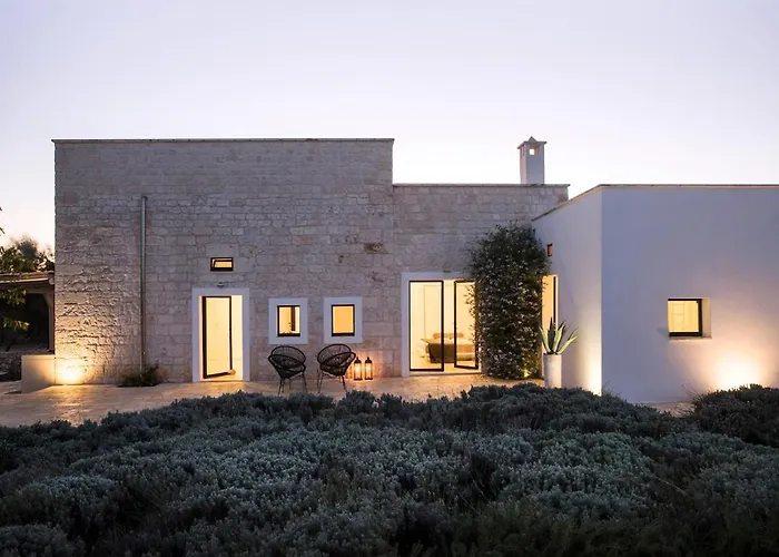 With Pool At Ostuni 카로비그노